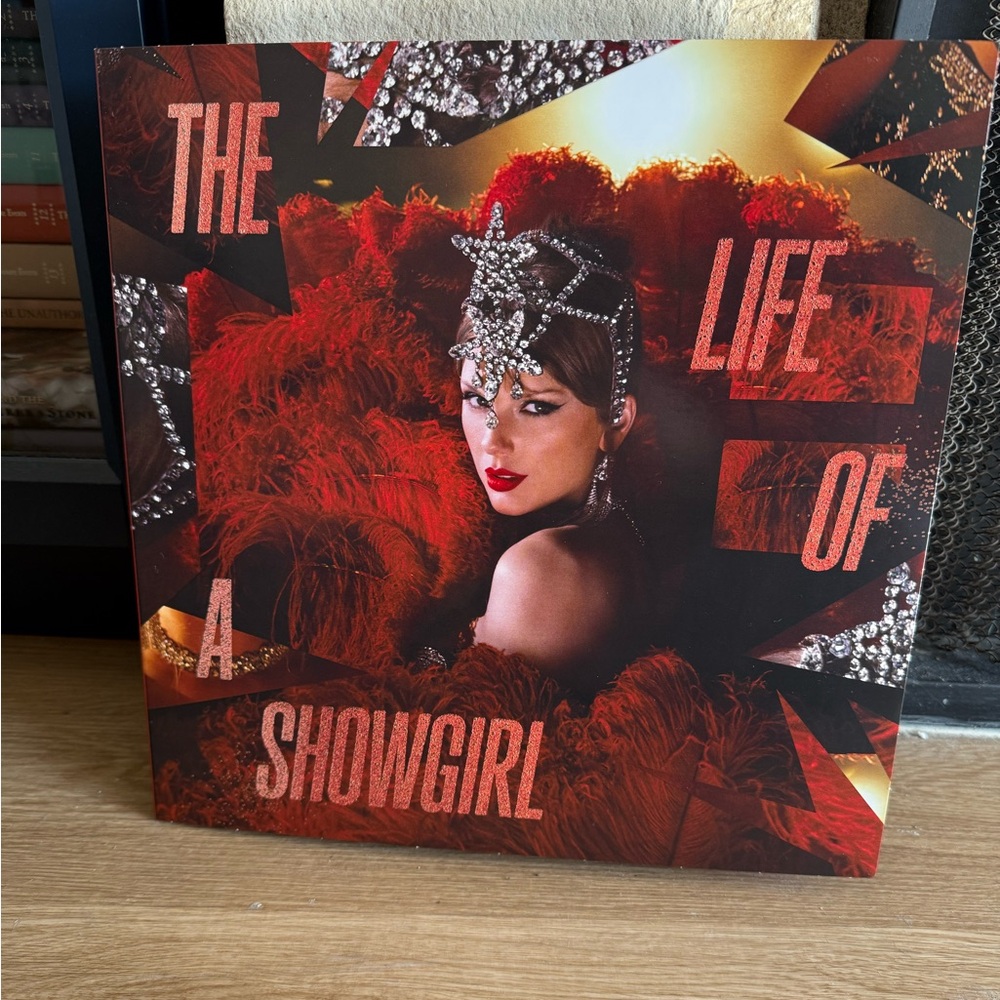 The Life of a Showgirl - Tiny Bubbles in Champagne Edition (Red Lipstick & Lace)